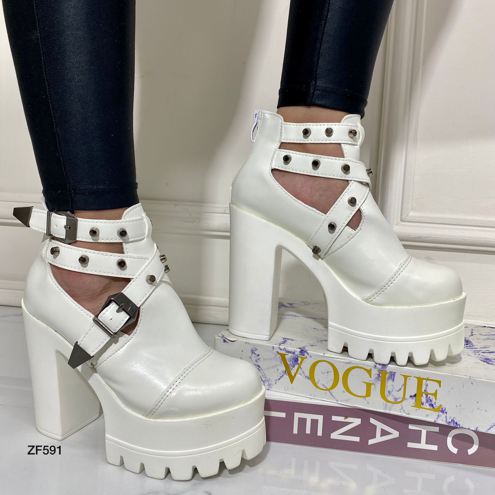Botin blanco apliques plateados tacon 12cm 850-1 C-3